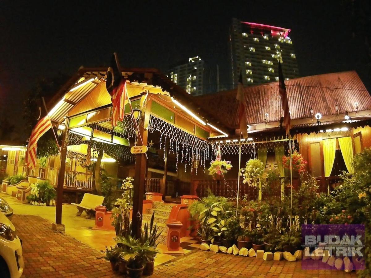 Joka-Joka Guesthouse Malacca Exterior photo