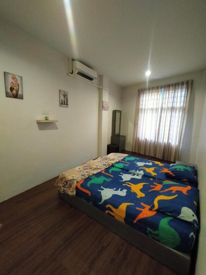Joka-Joka Guesthouse Malacca Exterior photo